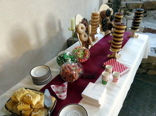 Das Kuchen- und Donut-Büffet